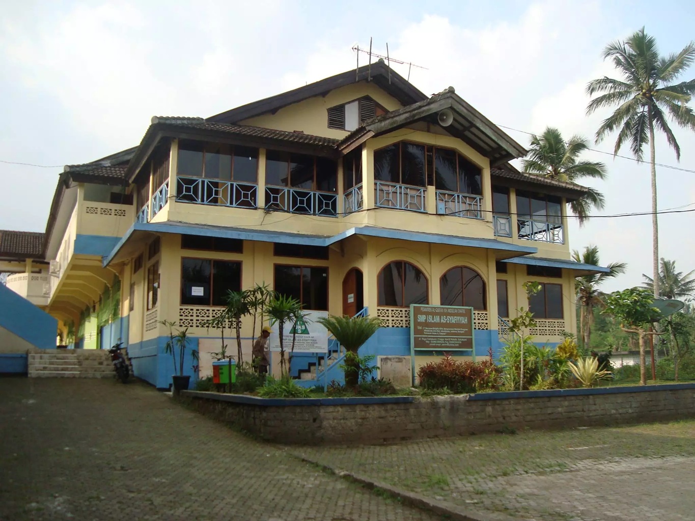 Gedung SMP Islam As-Syafiiyyah